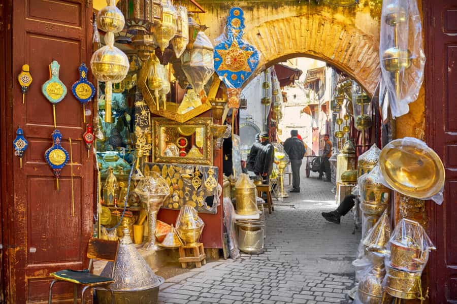 Casablanca to Fez: Scenic & Historical Day Trip with Lunch - Shopping without losing the day