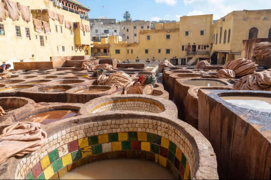 Casablanca to Fez: Scenic & Historical Day Trip with Lunch - Finding your way through the Fez medina