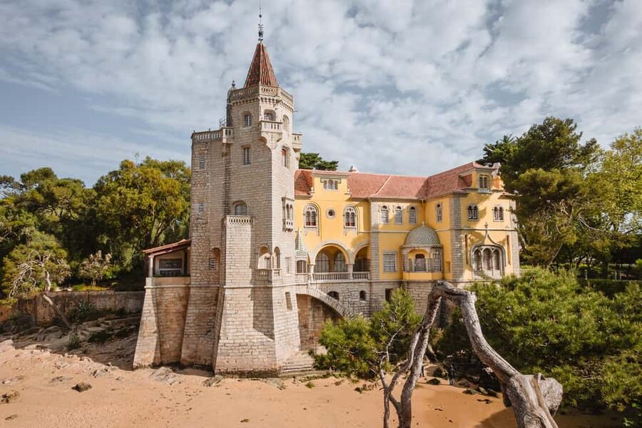 Cascais: Private & Flexible Walking Tour in Historic Center - 5 de Outubro Square and the return to Rainha Beach