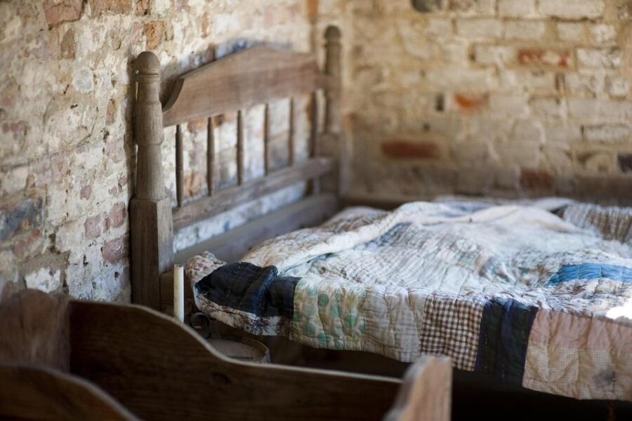 Charleston: Boone Hall & Historic City Tour Combo - Seeing the quarters and hearing about enslavement