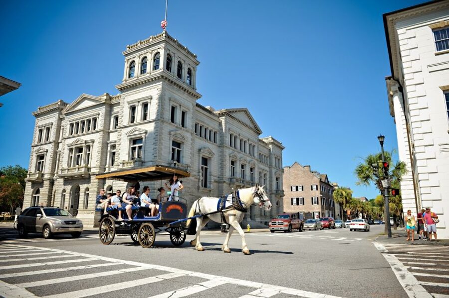 Charleston:Evening Haunted History Horse-Drawn Carriage Tour - The Old Walled City and Waterfront Park