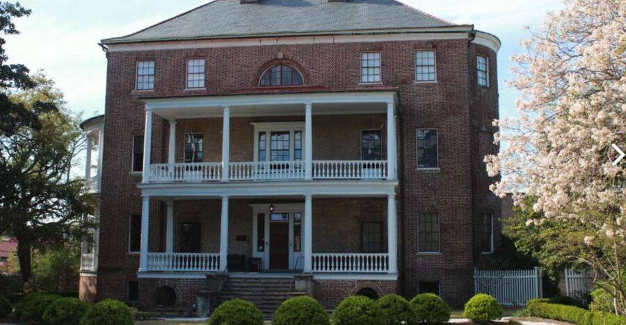 Charleston: Historic City and Southern Mansion Combo Tour - Old Market, churches, and Charleston’s historic streets