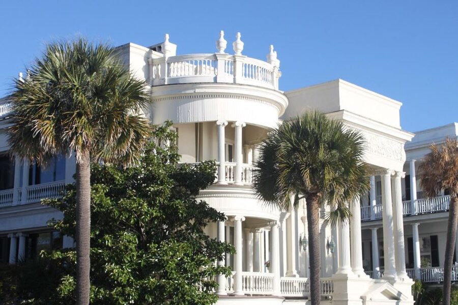Charleston: Historic City Highlights Guided Bus Tour - What the guides add to the ride