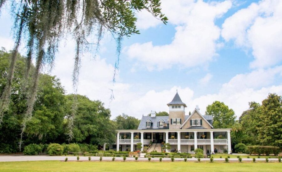 Charleston: Historic City Tour & Magnolia Plantation Combo - What the Magnolia house tour adds