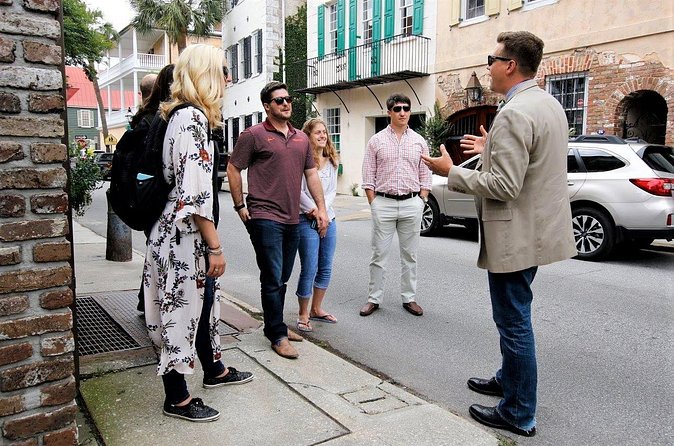 Charleston Historical Walking Tour: Pirates, Patriots, and More - Rainbow Row and the pleasure of walking