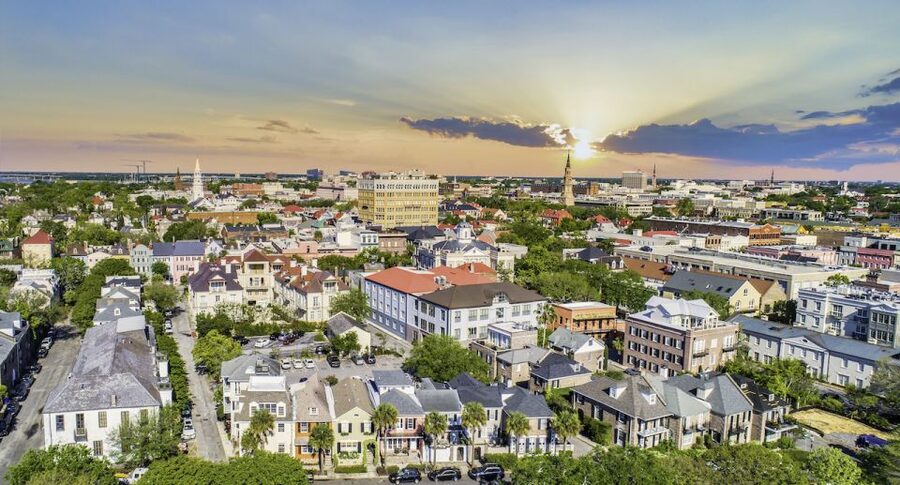 Charleston walking tour with a Citadel history professor - Colonial Charleston through alleys and graveyards