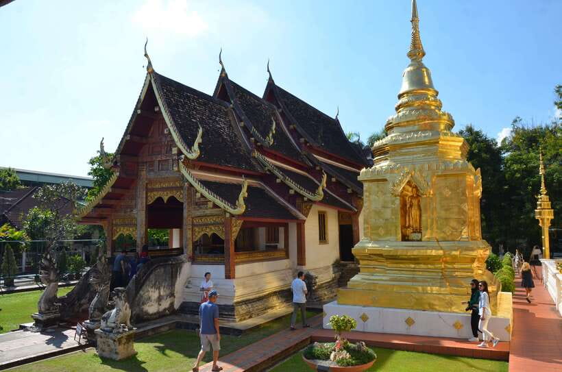 Chiang Mai: Historic Temples and City Guided Walking Tour - Who should book this temple walk?
