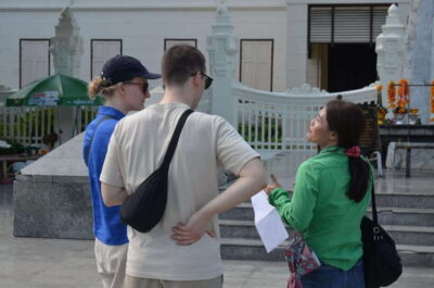 Chiang Mai: Historic Temples and City Guided Walking Tour