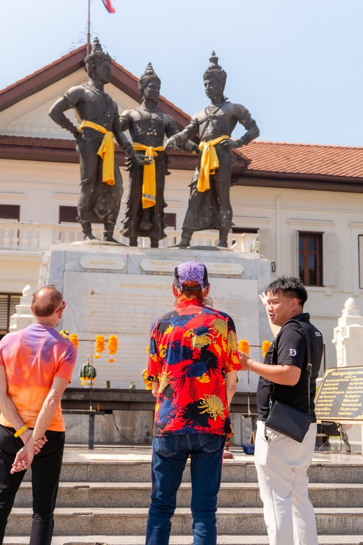 Chiang Mai: Historical and Culture Exploration Walking Tour - Wat Phra Singh and the art of northern Thailand