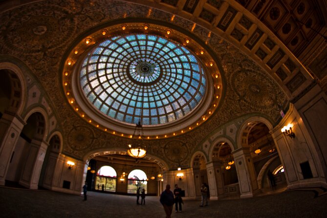 Chicago Architecture and True Crime Tour - Chase Tower and the final photo stop
