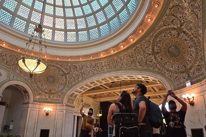 Chicago Architecture and True Crime Tour - One hour through the Loop’s architecture and dark past