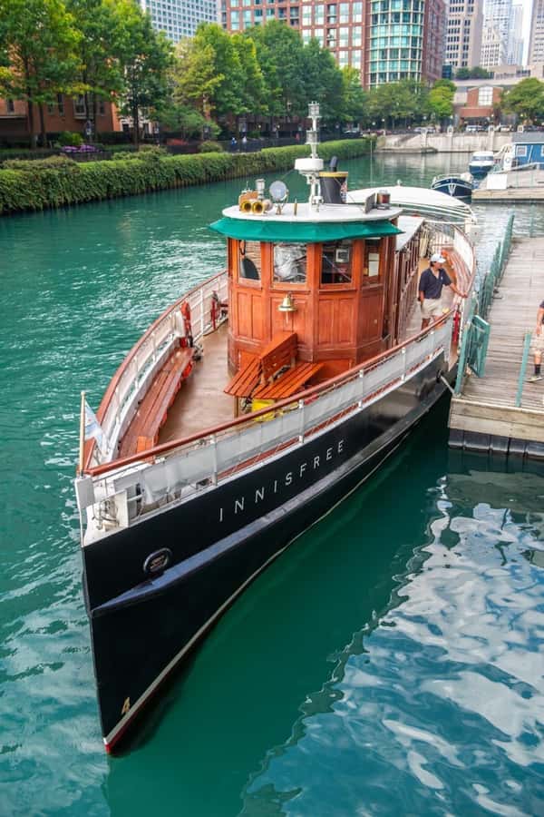Chicago: Historic Architecture Chicago River Small Boat Tour - Why the Chicago River is the right classroom
