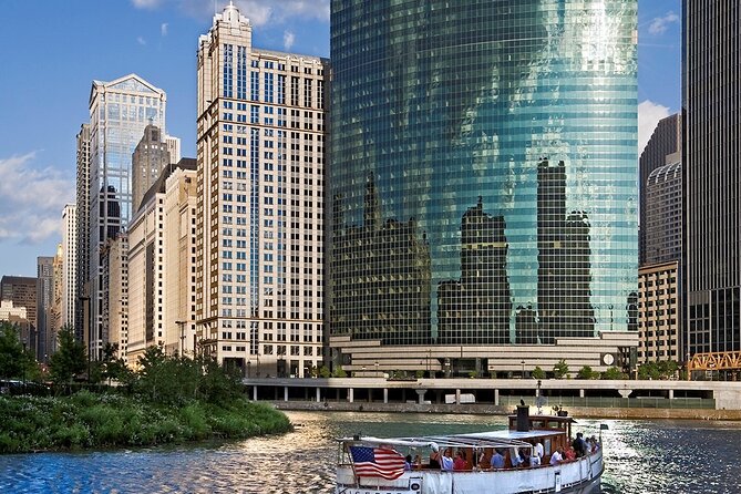 Chicago River Architecture Tour Aboard a Historic Yacht - Why the Chicago River is the right place to see the city