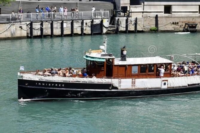 Chicago River Architecture Tour Aboard a Historic Yacht - Chicago River: 50 buildings in about 30 minutes