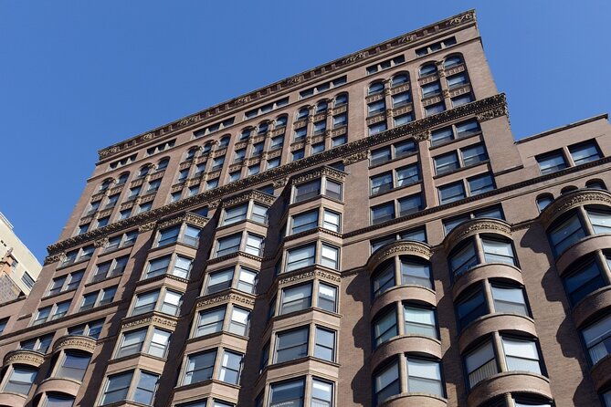 Chicago Walking Tour: Historic Skyscrapers - The Board of Trade adds a powerful visual finish