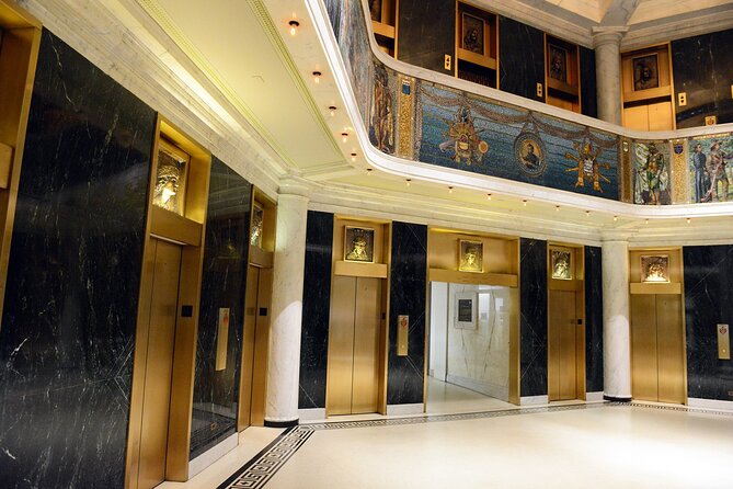 Chicago Walking Tour: Historic Skyscrapers - The Marquette Building rewards close attention