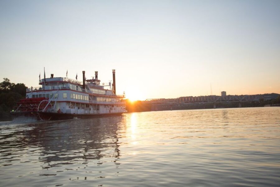 Cincinnati: Historic Sightseeing Cruise - History, bridges, and the captain’s commentary