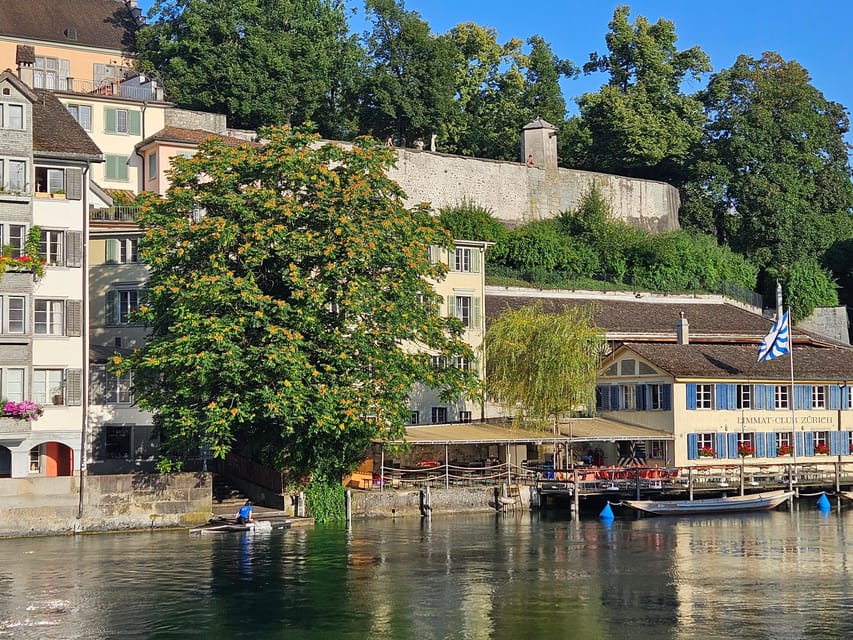 City tour historic old town Zurich - Leninwohnung and the story of a famous apartment
