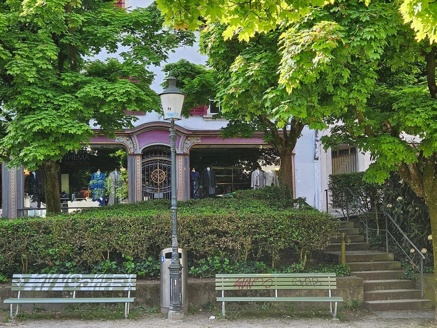 City tour historic old town Zurich - Niederdorf, Oberdorf, and the stories behind the lanes