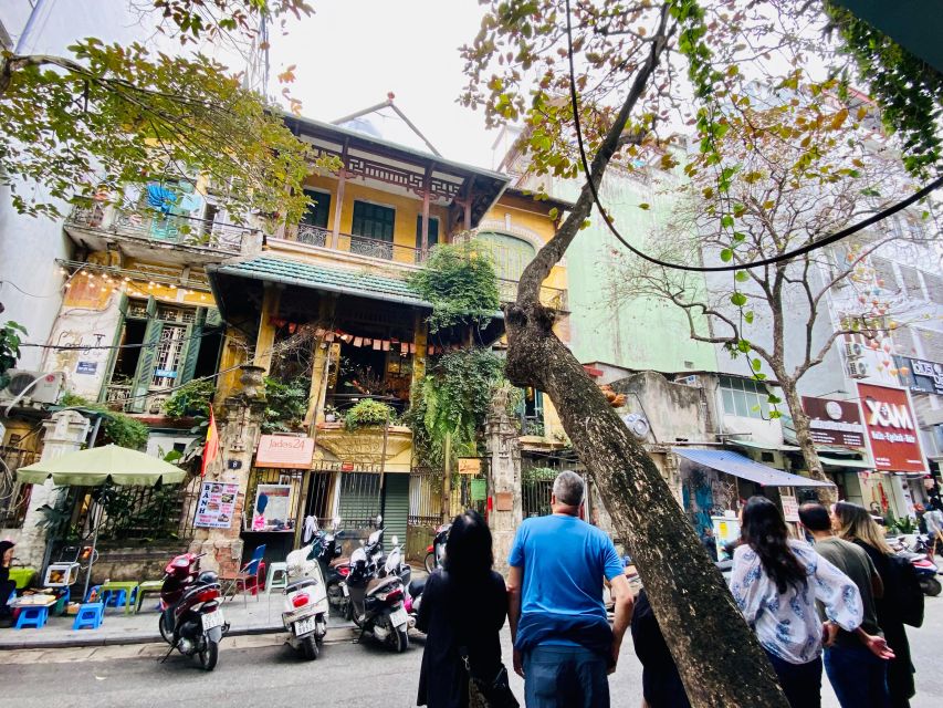Coffee, History, and Architecture of the French Quarter - Trang Tien Street and the ice cream stop