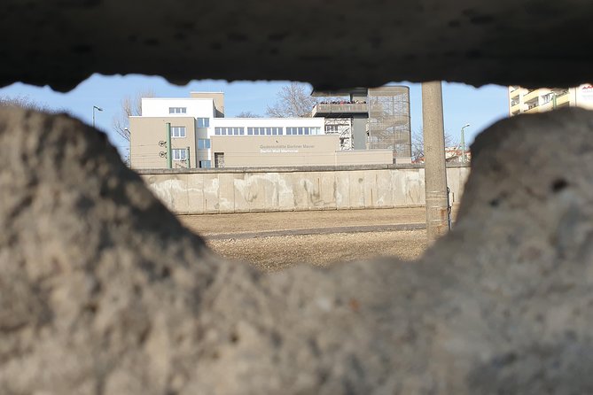 Cold War and Berlin Wall Tour in Italian - Potsdamer Platz starts the walk