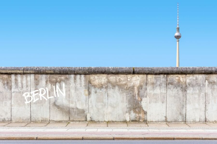 Cold War, Berlin Wall, Spies and the East Side Gallery - How much walking and public transport should you expect?