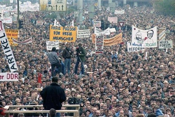Cold War, Berlin Wall, Spies and the East Side Gallery - The Palace of Tears and the human cost of a border