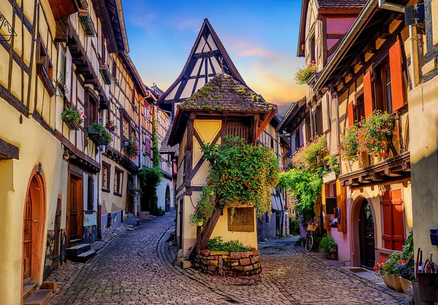 Colmar, Medieval Village & Castle Small Group from Strasbourg - Eguisheim: the stop that needs a winter warning