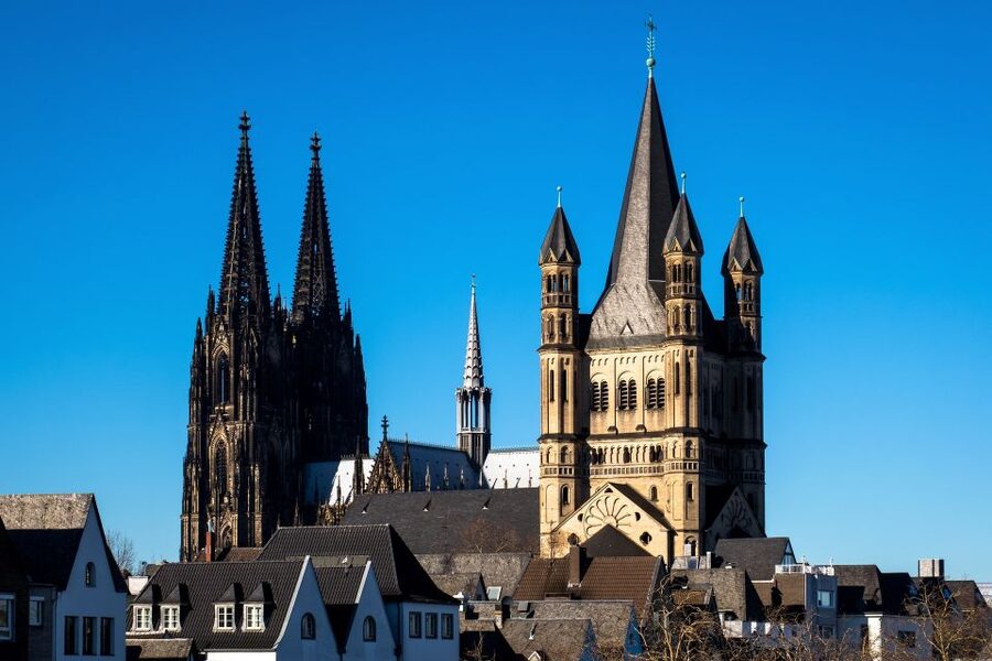 Cologne: Old Town Historical Walking Tour with GEO Epoche - Schmitzsäule and the Smaller Clues of the Old Town