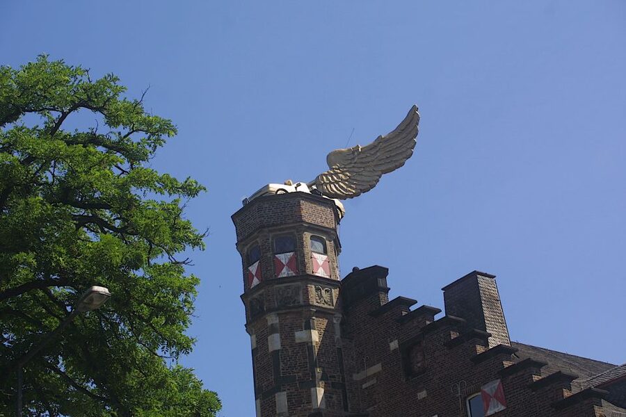 Cologne: Old Town Historical Walking Tour with GEO Epoche - What the Two-Hour Format Does Well