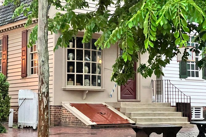 Colonial History Tour in Williamsburg Virginia - How to fit it into your Williamsburg day