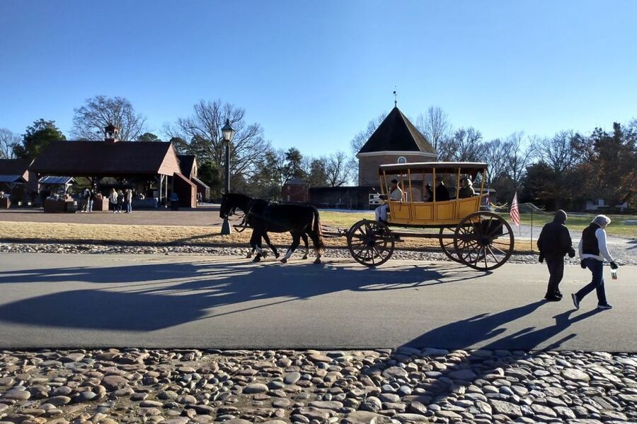 Colonial Williamsburg: Colonial History Guided Walking Tour - Independence, public buildings, and overlooked people