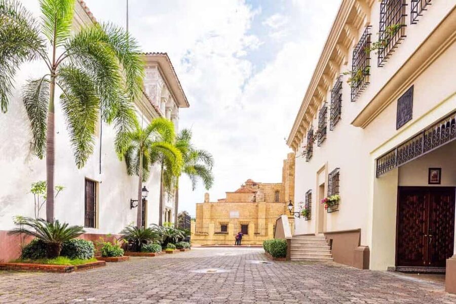 Colonial Zone: Historical Tour with a visit to the Columbus Lighthouse and Tres Ojos Park - Practical details to settle before booking