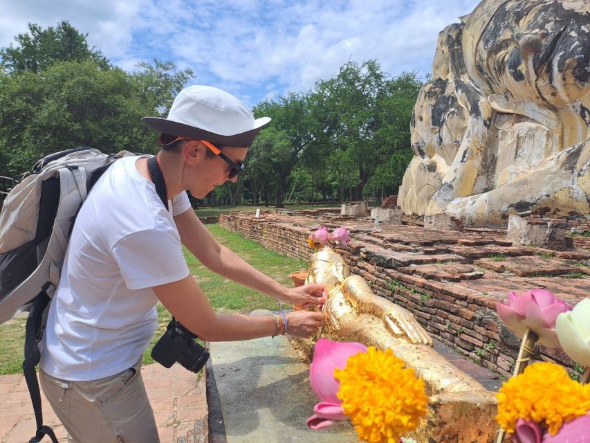 Colors of Ayutthaya: UNESCO Heritage 6 hour Bicycle Tour - The market and the reclining Buddha