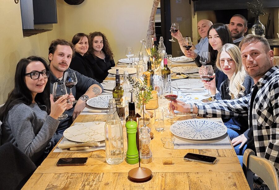 Communal dinner in an ancient Tuscan farmhouse - Should you book Podere Spedalone?
