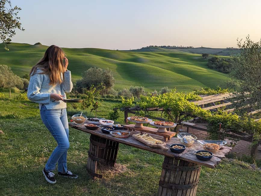 Communal dinner in an ancient Tuscan farmhouse - Who will enjoy this dinner most?