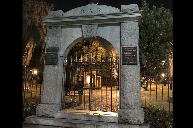 Creepy Crawl Night-Time Haunted Pub Walking Tour of Savannah's Historic District - The role of the guide