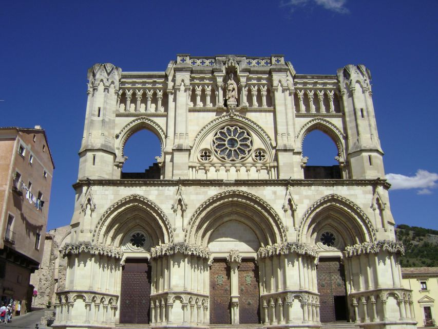 Cuenca: Medieval Old Town - Starting beneath the City Hall arches