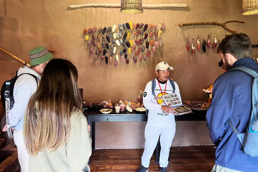 Cusco: Historic Walking Tour with Pisco Sour and Music Show - Qoricancha and the city’s Inca foundations