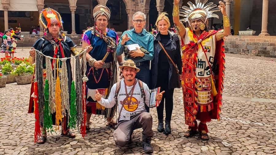 Cusco: Historic Walking Tour with Pisco Sour and Music Show - A luthier, Andean music, and 7 Borreguitos Street