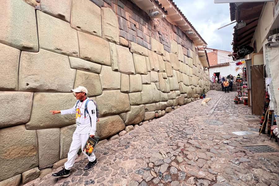 Cusco: Historic Walking Tour with Pisco Sour and Music Show - Meeting at the Plaza de Armas