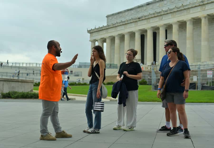 D.C: Monuments & History Guided Open-Air Bus Tour-Day &Night - Capitol Hill and the White House