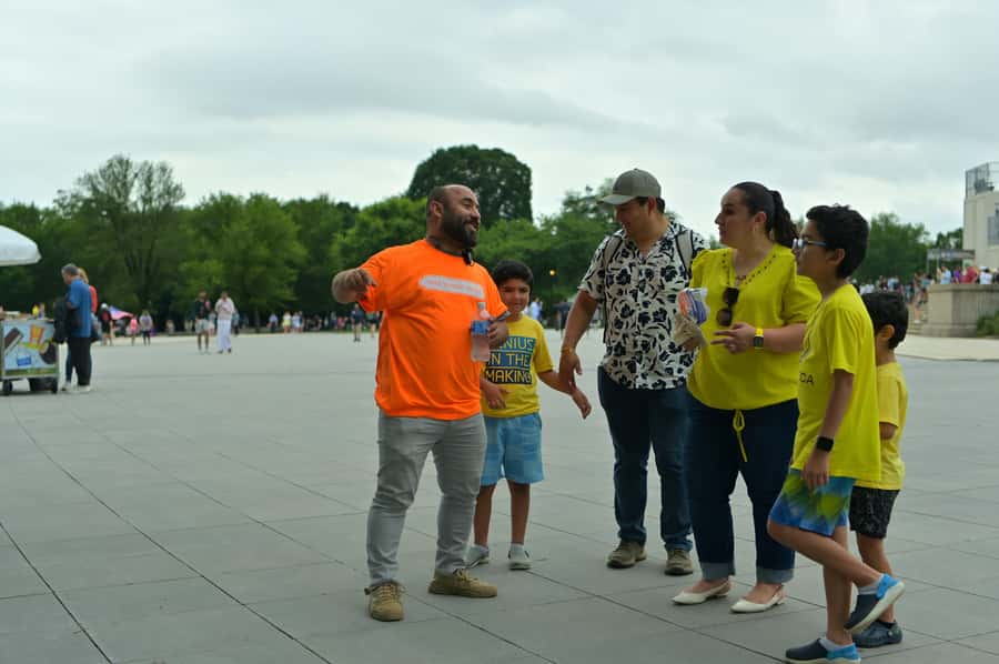 D.C: Monuments & History Guided Open-Air Bus Tour-Day &Night - Daylight or evening: choosing the right departure