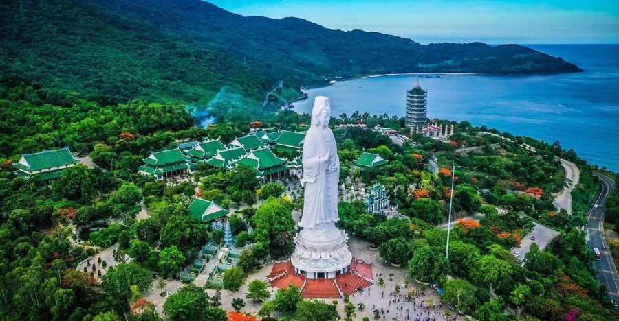 Da Nang: Lady Buddha, Marble Mountains, Hoi An Ancient Town - Hoi An’s old town in the evening