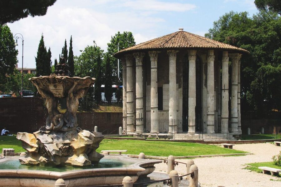 Day drinking in Rome - Scandalous Roman History - Roman scandal with an aperitivo in hand