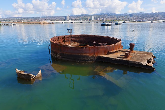 Day Trip from Kona to Oahu: Pearl Harbor WWII Heroes Adventure - The $654.46 price: expensive, but not simple airfare