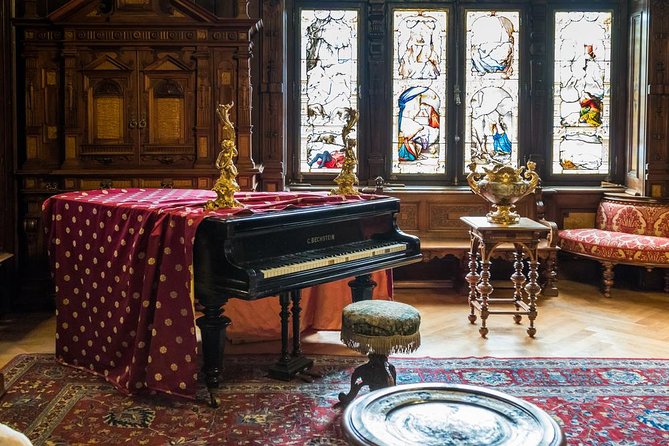 Day trip to Dracula's Castle, Peles Castle and Medieval Brasov - What the guide adds on the long road