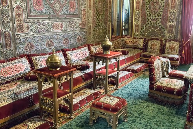 Day trip to Dracula's Castle, Peles Castle and Medieval Brasov - Who should book this experience