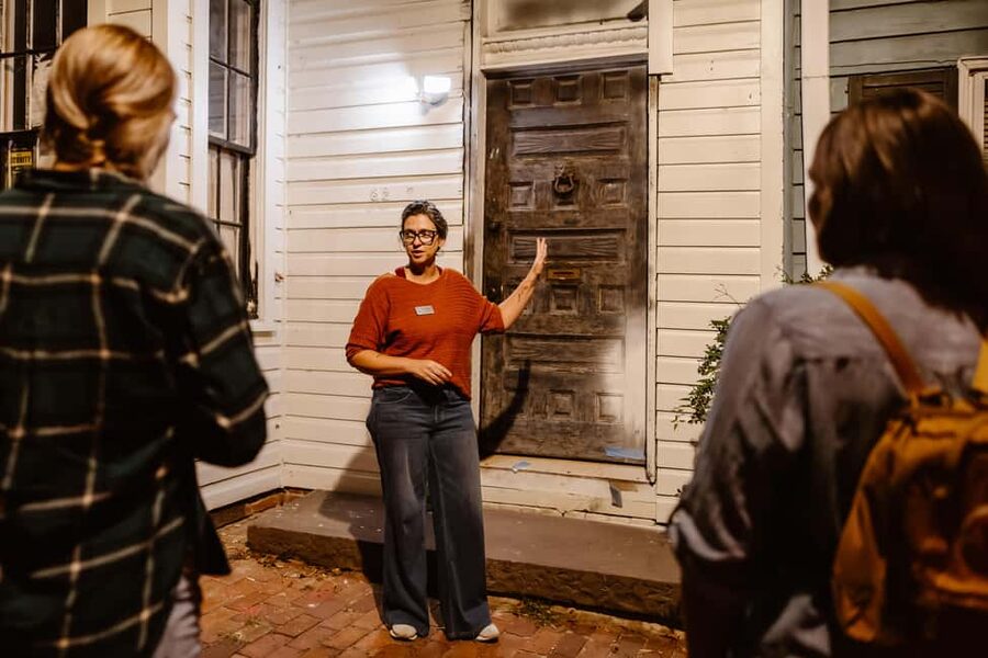 DC: Ghosts of Georgetown Haunted History Nighttime Tour - Why Georgetown works so well after dark