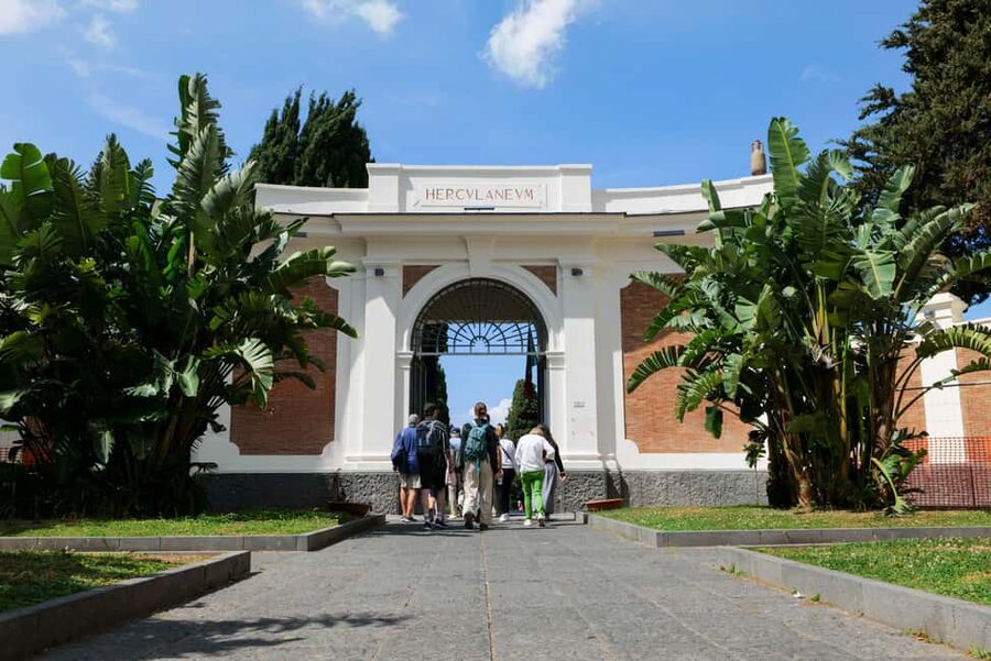 Discover Herculaneum: A guided tour of the ancient Roman city - Adding Mount Vesuvius to the day